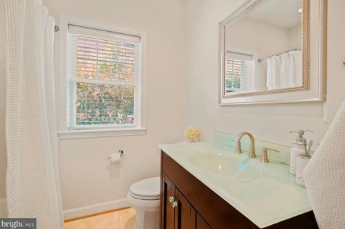 17 Mason Ave, Alexandria VA 22301-1910 exterior