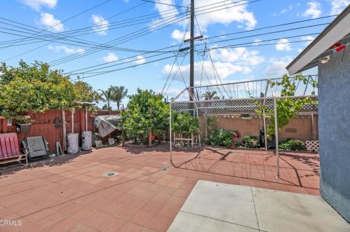 3223 Merced Pl, Oxnard CA 93033-5744 exterior