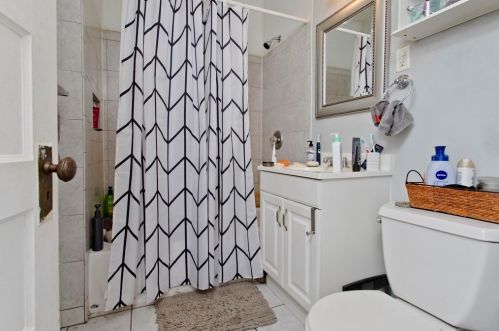 207 Montgomery St, Chicopee MA 01020-1910 exterior