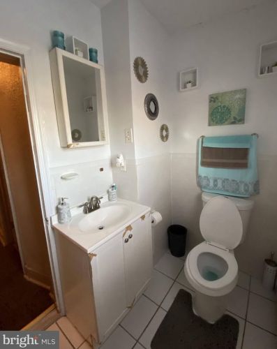 4107 Marshall St, Philadelphia PA 19140-2520 exterior