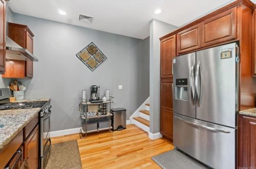 17 Sunrise Ln, Poughkeepsie NY exterior