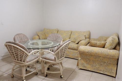 4633 31 Ave, Naples FL 34116-8225 exterior