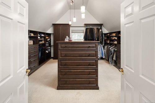 34 High St, Armonk NY 10504-1224 exterior