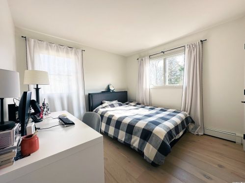 4 Cutchogue Ln, Commack NY  11725-4207 exterior