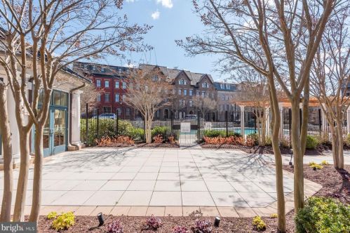 12561 Ansin Cir Dr, Rockville MD 20854-6912 exterior