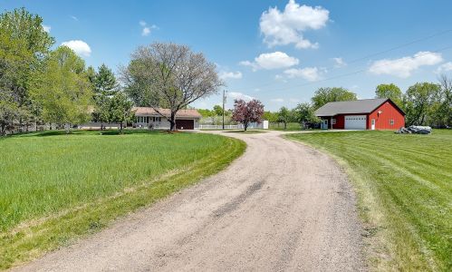 990 County Rd 92, Maple Plain MN 55359-9577 exterior