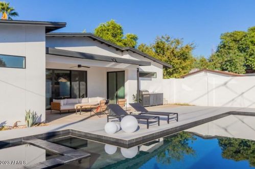 2205 Clarendon Ave, Phoenix AZ  85015-5436 exterior