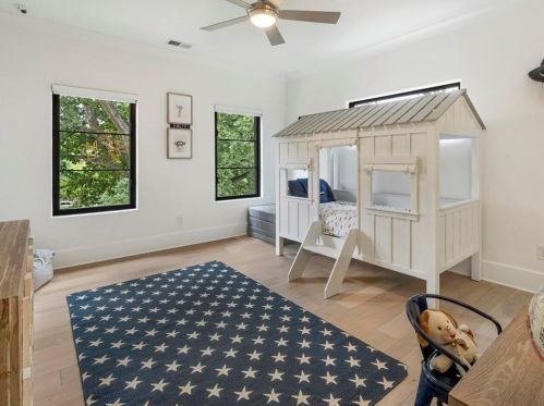 4736 Lk Forrest Dr, Atlanta GA 30342-2217 exterior