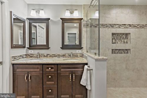 701 Rdg Dr, Mc Lean VA 22101-1620 exterior