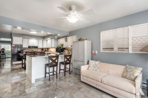 6024 Artesian Ave, Chicago IL 60659-4101 exterior