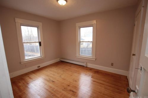 425 Burnside Ave, Hartford CT 06108-2711 exterior