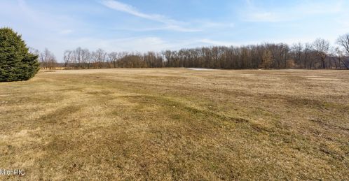 8242 E Ave, Kalamazoo MI 49048-9622 exterior