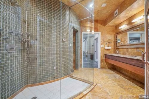 3 Pne Ter, Demarest NJ 07627-1214 exterior