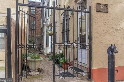 1830 Manning St, Philadelphia PA  19103-5800 exterior