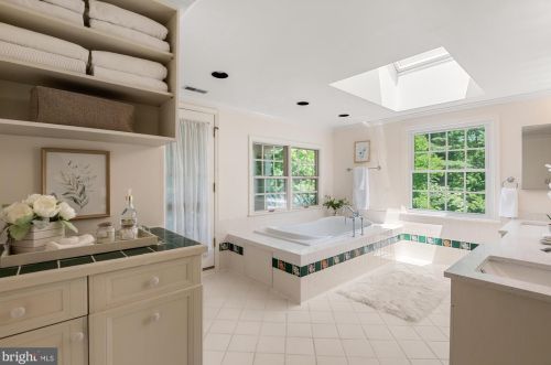 10017 Carmelita Dr, Rockville MD 20854-4247 exterior