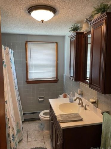 43 Grandview St, New Britain CT 06053-3048 exterior