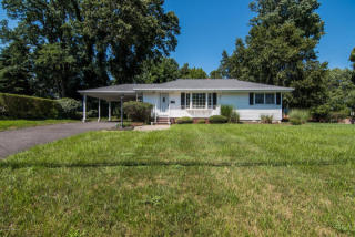 2 Melrose Ter, Middletown, NJ 07748-2726