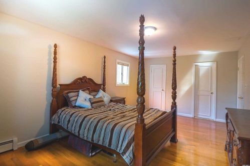 32 Maryland St, Huntington Station NY 11746-6945 exterior