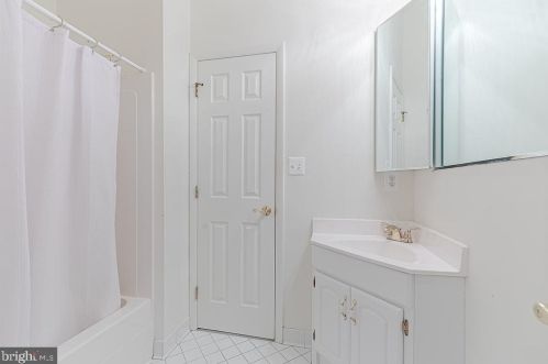 1515 Highwood Dr, Mc Lean VA  22101-5800 exterior