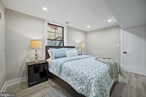 1505 Crestwood Dr, Alexandria VA  22302-2303 exterior