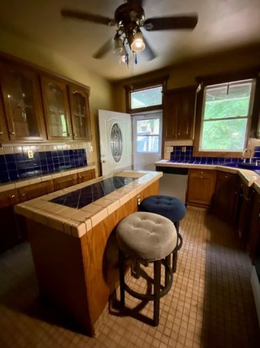 715 Chislett St, Pittsburgh PA 15206-2018 exterior