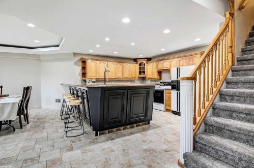 1140 Autumnview Dr, Rochester MI 48307-6060 exterior