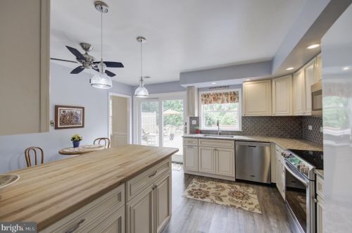 735 Hickory Ln, Berwyn PA 19312-1438 exterior