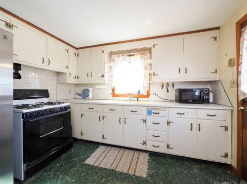 222 Elam St, New Britain CT 06053-2740 exterior