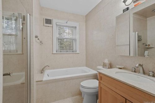 376 Hayward Ave, Mount Vernon NY 10552-1606 exterior