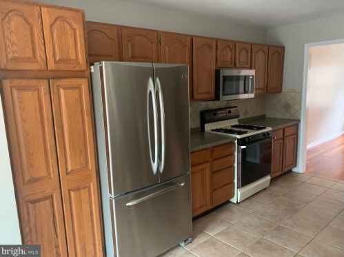 240 Martins Ln, Media, PA 19063-5853