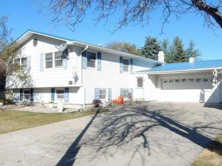 912 Divide Ave, Bismarck, ND 58501-1314