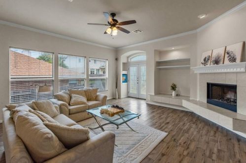 1726 Chasewood Dr, Austin TX  78727-6380 exterior