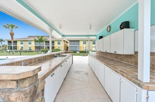 401 Charlemagne Blvd, Naples FL 34112-7069 exterior