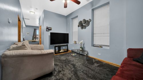 1302 Ohio St, Chicago, IL 60642-8193