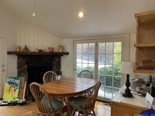 62 Cedar Rd, Wilton CT 06897-3626 exterior