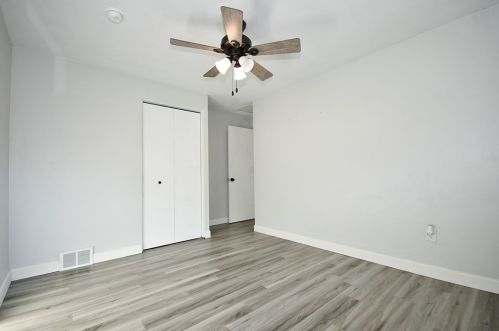 4985 Aspen St, Pittsburgh PA  15122-1250 exterior