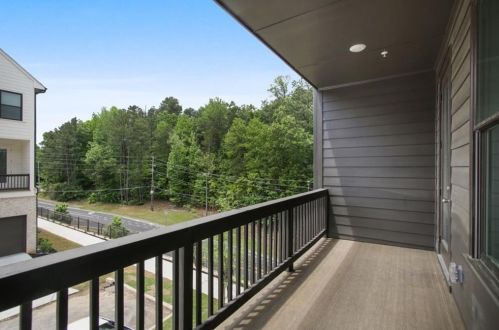 6607 Beacon Dr, Atlanta GA 30328 exterior