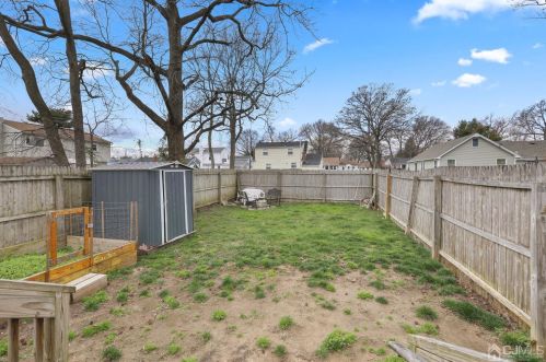 79 Bay Ave, Middletown NJ 07748-5711 exterior