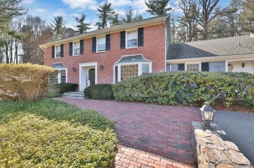 5 Deer Trl, Armonk, NY 10504-1009