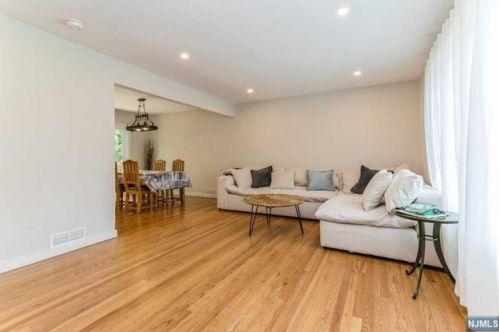 8 Brook Way, Demarest NJ  07627-2436 exterior