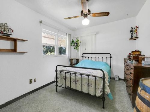 1 Pierce Ave, Orlando FL 32809-4945 exterior