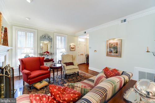 217 6 St, Washington DC 20003-1135 exterior