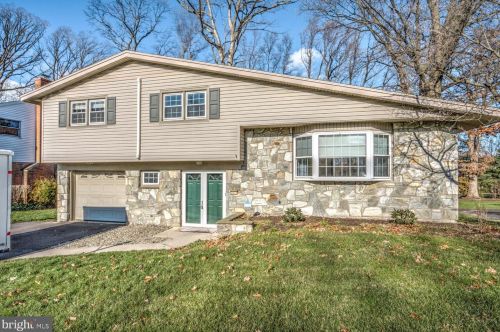 3075 Essex Pl, Lancaster PA  17601-1612 exterior