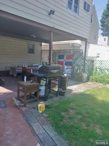 423 Sherman Pl, Fairview NJ 07022-1818 exterior