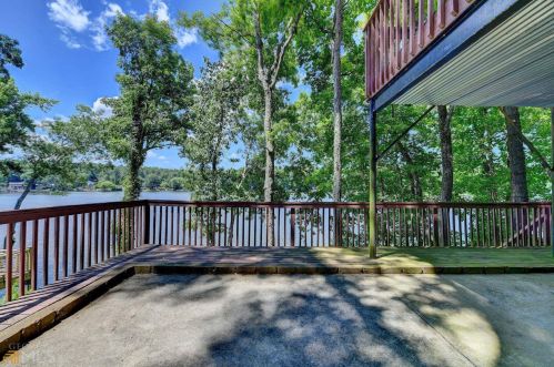 8388 Lake Dr, Lithonia GA  30039-5724 exterior