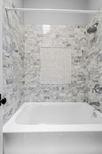 2111 Grace St, Chicago IL 60618-4901 exterior