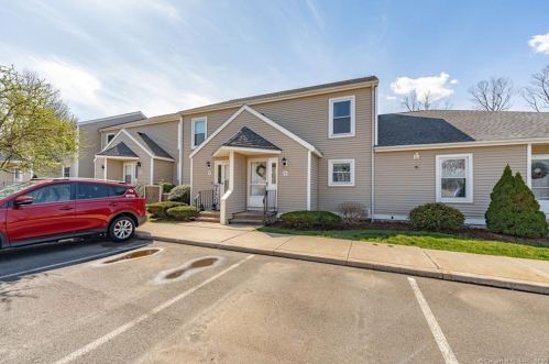 3 The Hamlet, Enfield CT 06082-7002 exterior