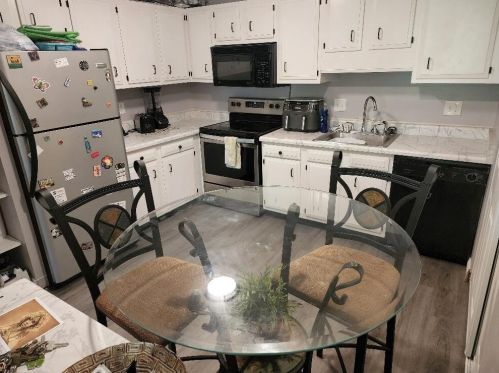 10814 Donna Dr, Milwaukee WI 53224-2218 exterior