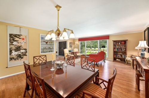 6855 Lk Dr, Milwaukee WI 53217-3622 exterior