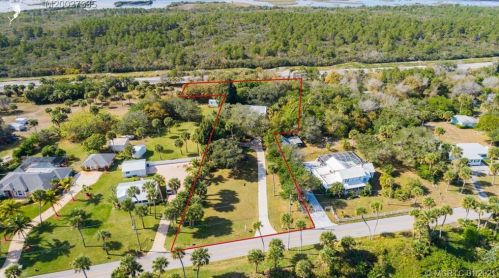 9101 Indian Riv Dr, Fort Pierce FL 34982-7824 exterior